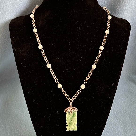 VINTAGE STERLING SILVER & CARVED GREEN JADE NECKLACE - Picture 3 of 7